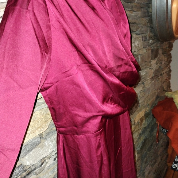 Alexia Admor red turtleneck dress, long sleeve, gathered at the waist - Picture 3 of 12